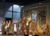 Clamorosi applausi per la prima di Magnifica Presenza di Ozpetek al Teatro Diana. La Recensione