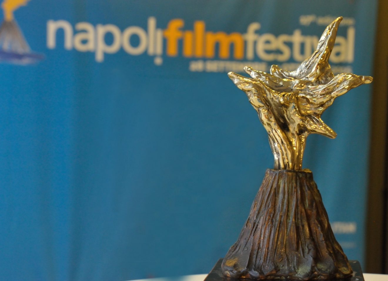 NAPOLI FILM FESTIVAL, dal 24 al 28 settembre la 25a edizione: svelate locandina e opere in concorso